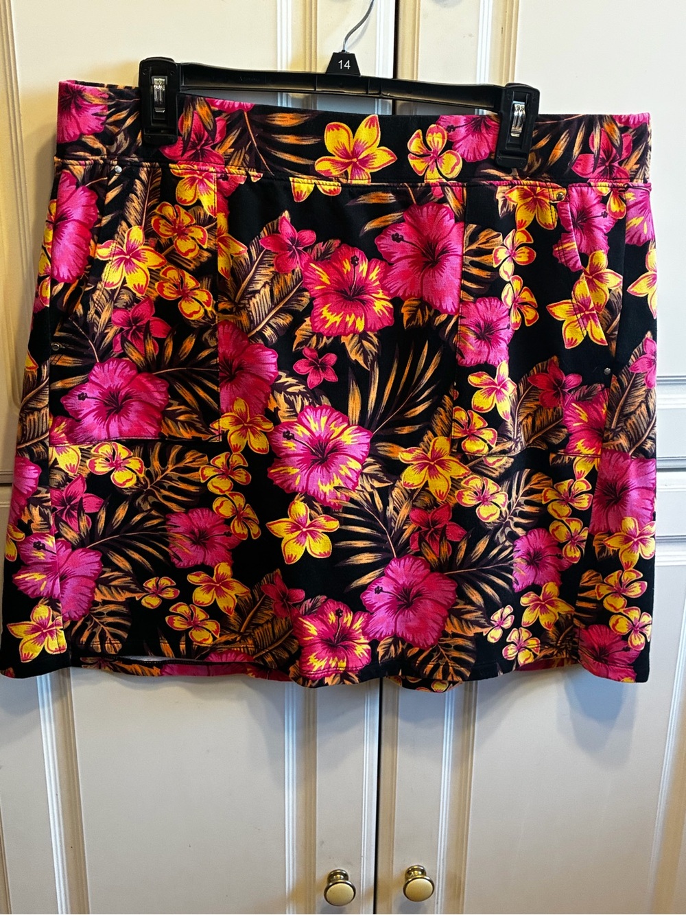 Sport Savvy Woman’s Tropical Floral Print Skort, Size: L